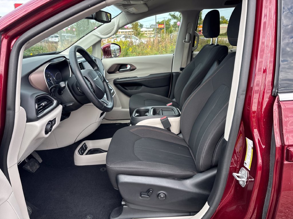 Used 2019 Chrysler Pacifica Touring Plus FWD image 12