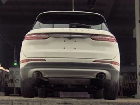 Used 2023 Lincoln Corsair AWD w/ Equipment Group 101A image 5