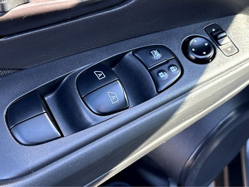 Certified 2025 Nissan Kicks Play S image 25