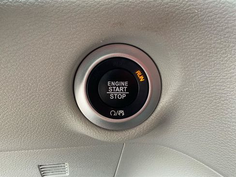 Used 2023 Chrysler Pacifica Touring-L FWD image 35