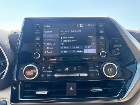 Used 2021 Toyota Highlander XLE FWD image 9