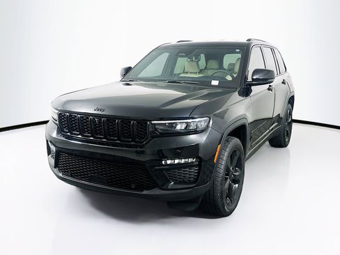 Used 2023 Jeep Grand Cherokee Limited w/ Luxury Tech Group II RWD image 3
