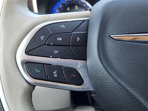 Used 2020 Chrysler Pacifica Limited image 29