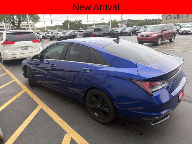 Used 2022 Hyundai Elantra Limited FWD image 4