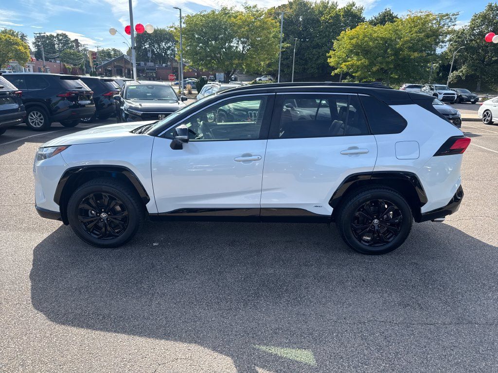 Used 2023 Toyota RAV4 XSE AWD/4WD image 4