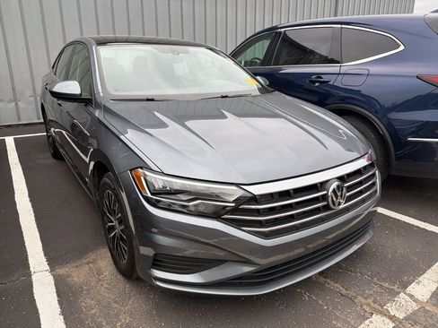 Used 2020 Volkswagen Jetta SE w/ SE Cold Weather Package FWD image 3