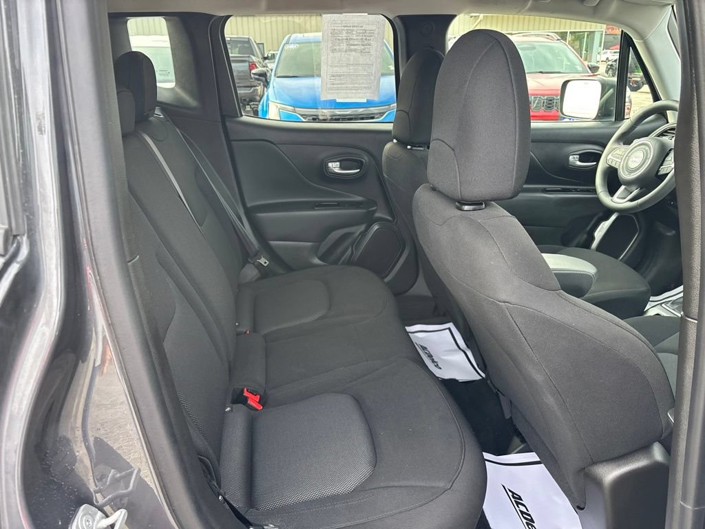 Used 2023 Jeep Renegade Latitude AWD/4WD image 37