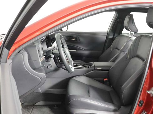 Used 2025 Toyota Crown Platinum AWD/4WD image 13