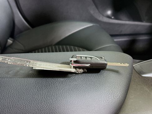 Used 2024 Toyota Camry SE image 32