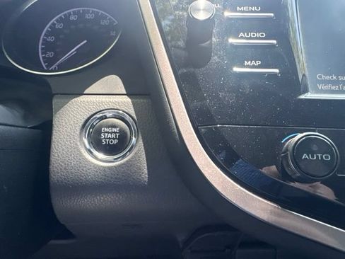 Used 2019 Toyota Camry SE w/ Convenience Package FWD image 11