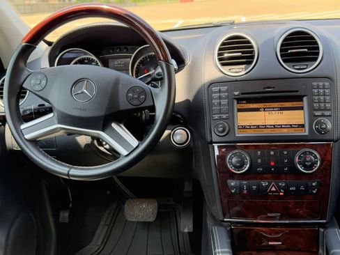 Used 2011 Mercedes-Benz GL 550 4MATIC image 12