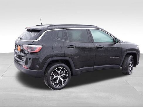 Certified 2024 Jeep Compass Limited image 4