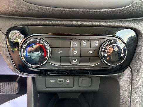 Used 2023 Buick Encore GX Preferred FWD image 21