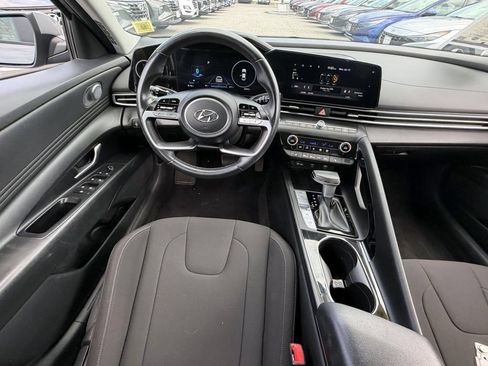 Used 2023 Hyundai Elantra SEL w/ Convenience Package FWD image 15