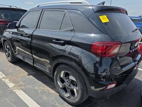 Used 2021 Hyundai Venue SEL w/ Premium Package FWD image 6