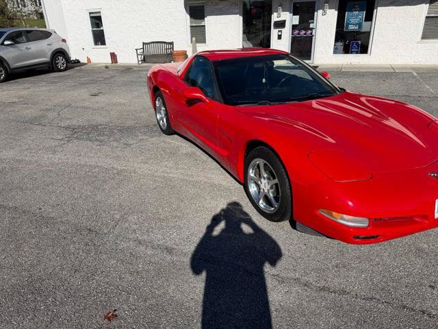 Used 2000 Chevrolet Corvette Coupe w/ Roof Pkg RWD image 1