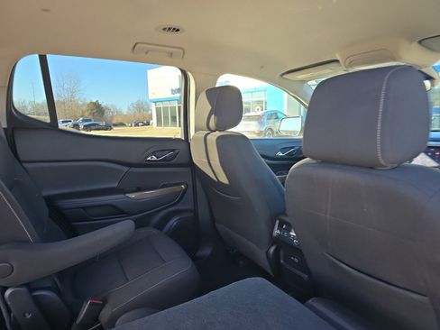 Used 2023 GMC Acadia SLE image 15