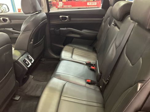 Used 2025 Kia Sorento S w/ Panoramic Sunroof Package AWD/4WD image 5
