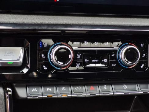 Used 2025 GMC Sierra 1500 AT4 w/ AT4 Premium Package AWD/4WD image 38