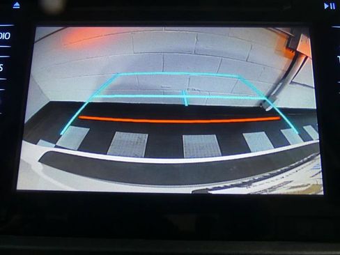 Used 2016 Toyota Sienna XLE w/ XLE Navigation Package FWD image 13