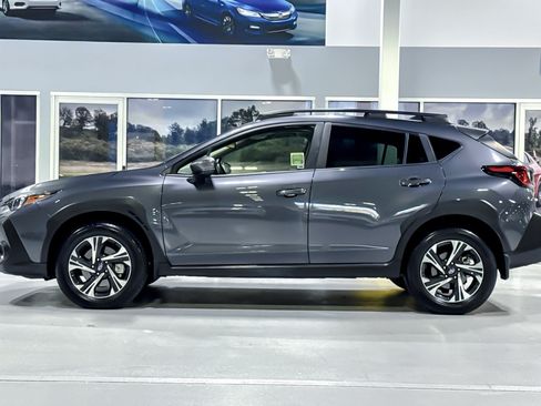 Used 2024 Subaru Crosstrek 2.0i Premium AWD/4WD image 2