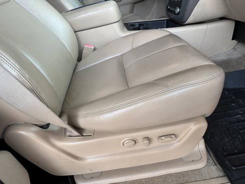 Used 2013 Chevrolet Suburban LT image 30