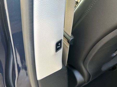 Used 2024 Chrysler Pacifica Touring-L FWD image 40