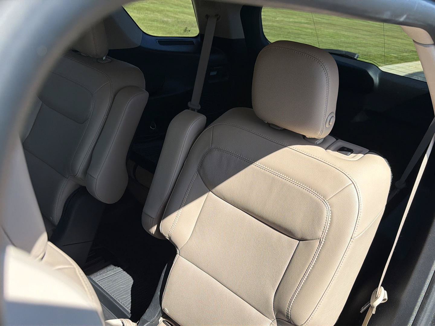 Used 2020 Ford Explorer Limited RWD image 35