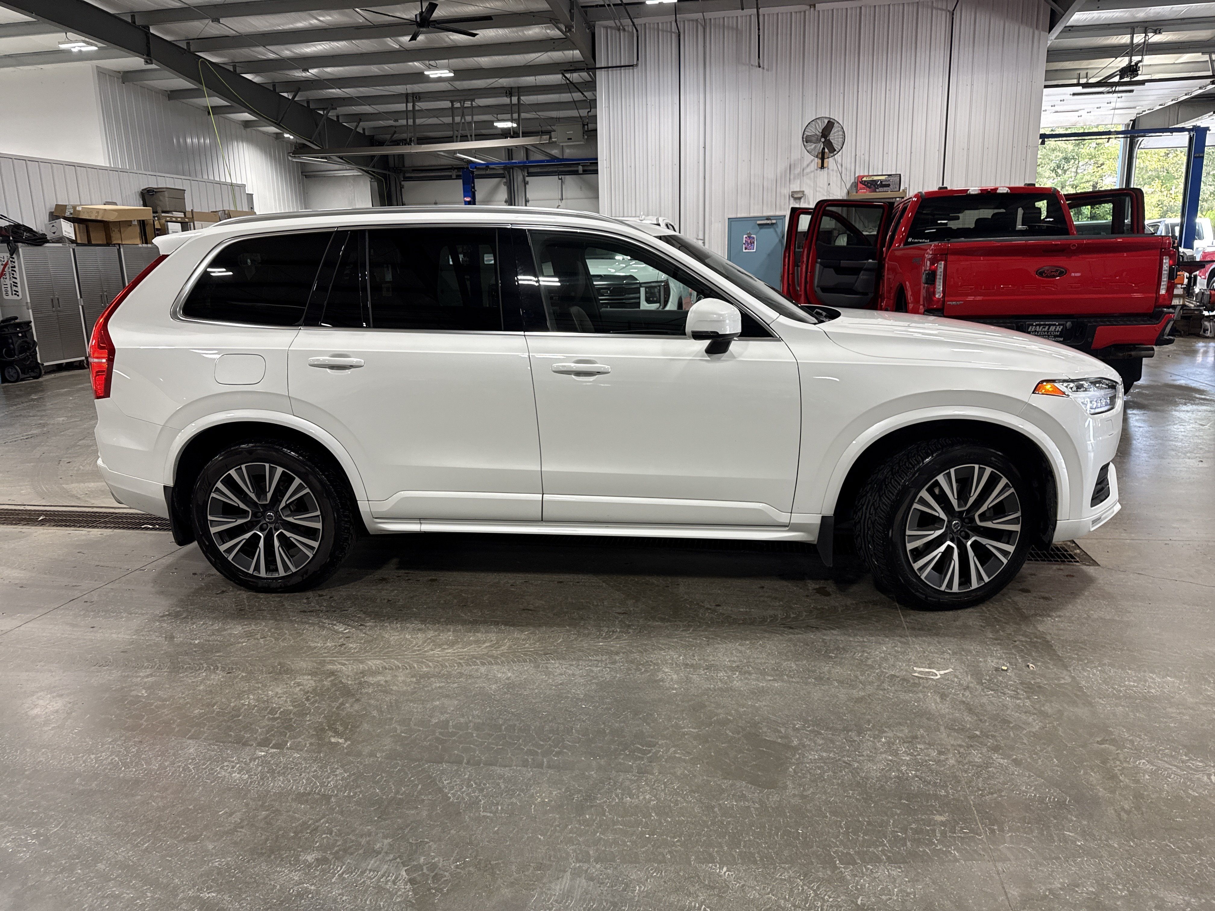 Used 2020 Volvo XC90 T6 Momentum AWD/4WD image 2