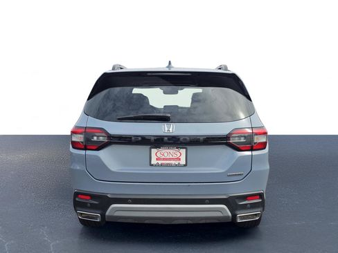 Used 2024 Honda Pilot Touring image 9