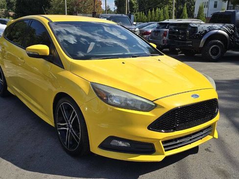 Used 2017 Ford Focus ST image 3