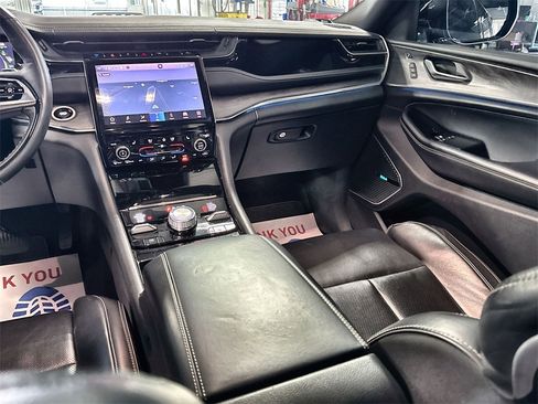 Used 2022 Jeep Grand Cherokee Overland w/ Advanced Protech Group III image 28