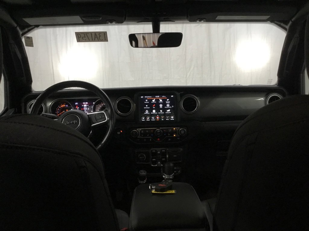 Used 2022 Jeep Wrangler Unlimited Sahara w/ Cold Weather Group AWD/4WD image 33
