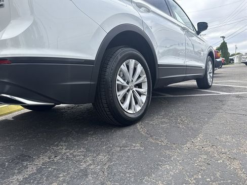 Used 2018 Volkswagen Tiguan S w/ 3rd Row Seat Package AWD/4WD image 21