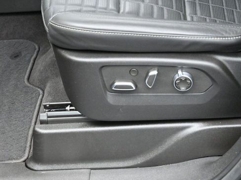 Used 2025 Cadillac Escalade ESV Sport Platinum image 18