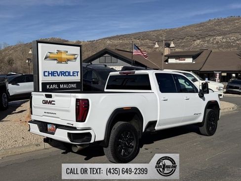 Used 2025 GMC Sierra 2500 AT4 image 3