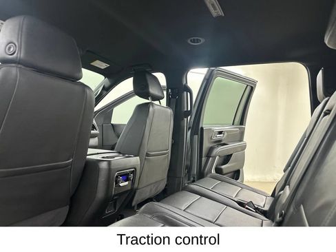 Used 2025 Chevrolet Suburban Z71 AWD/4WD image 32