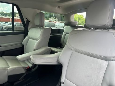 Used 2025 Ford Expedition Platinum w/ Driver's Package AWD/4WD image 11