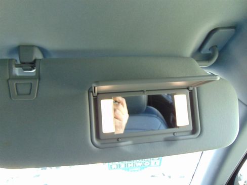 Used 2021 Ford Explorer Limited image 21