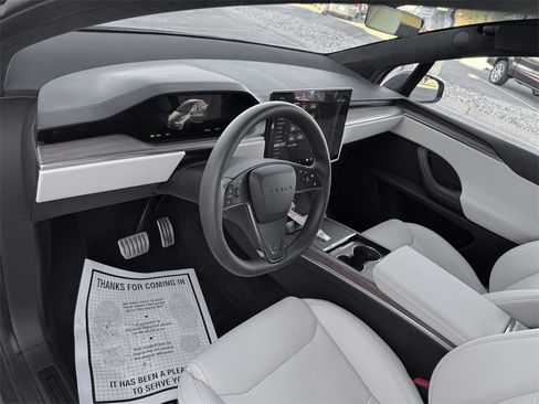 Used 2022 Tesla Model X image 17