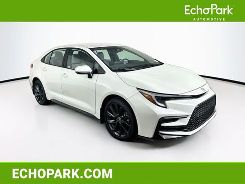Used 2026 Toyota Corolla SE FWD image 1