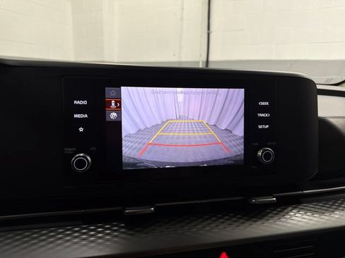 Used 2024 Kia Carnival LX FWD image 20