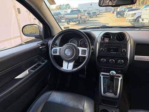 Used 2016 Jeep Compass Latitude image 12