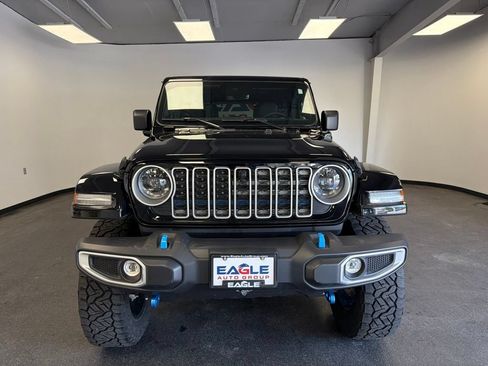 Used 2024 Jeep Wrangler Unlimited Sahara w/ Technology Group AWD/4WD image 3