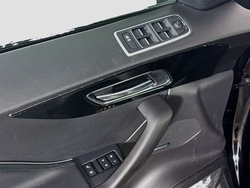 Used 2020 Jaguar F-PACE Premium image 24