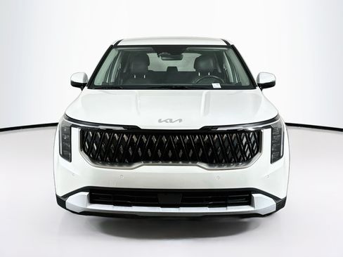 Used 2026 Kia Carnival FWD image 2