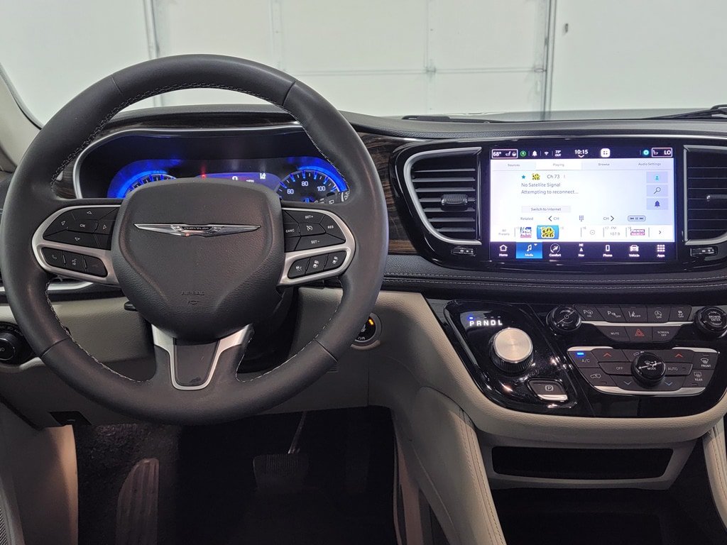 Used 2022 Chrysler Pacifica Limited FWD image 12