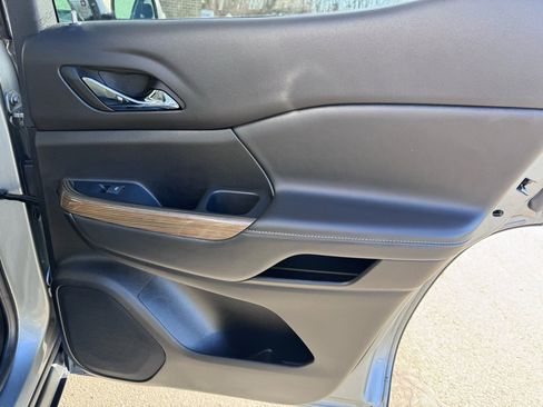 Used 2023 GMC Acadia SLE w/ Driver Convenience Package image 28