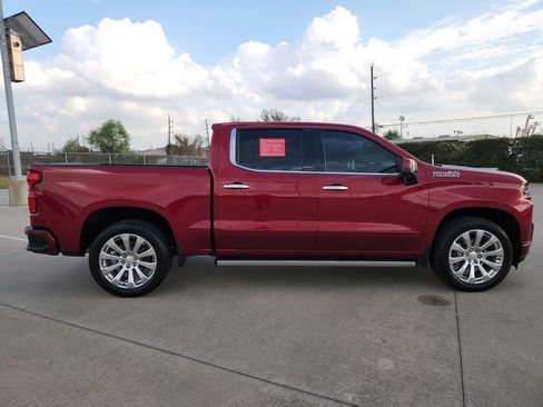 Used 2022 Chevrolet Silverado 1500 High Country w/ Technology Package image 4