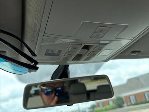 Used 2019 Volkswagen Tiguan SE w/ Panoramic Sunroof Package FWD image 28